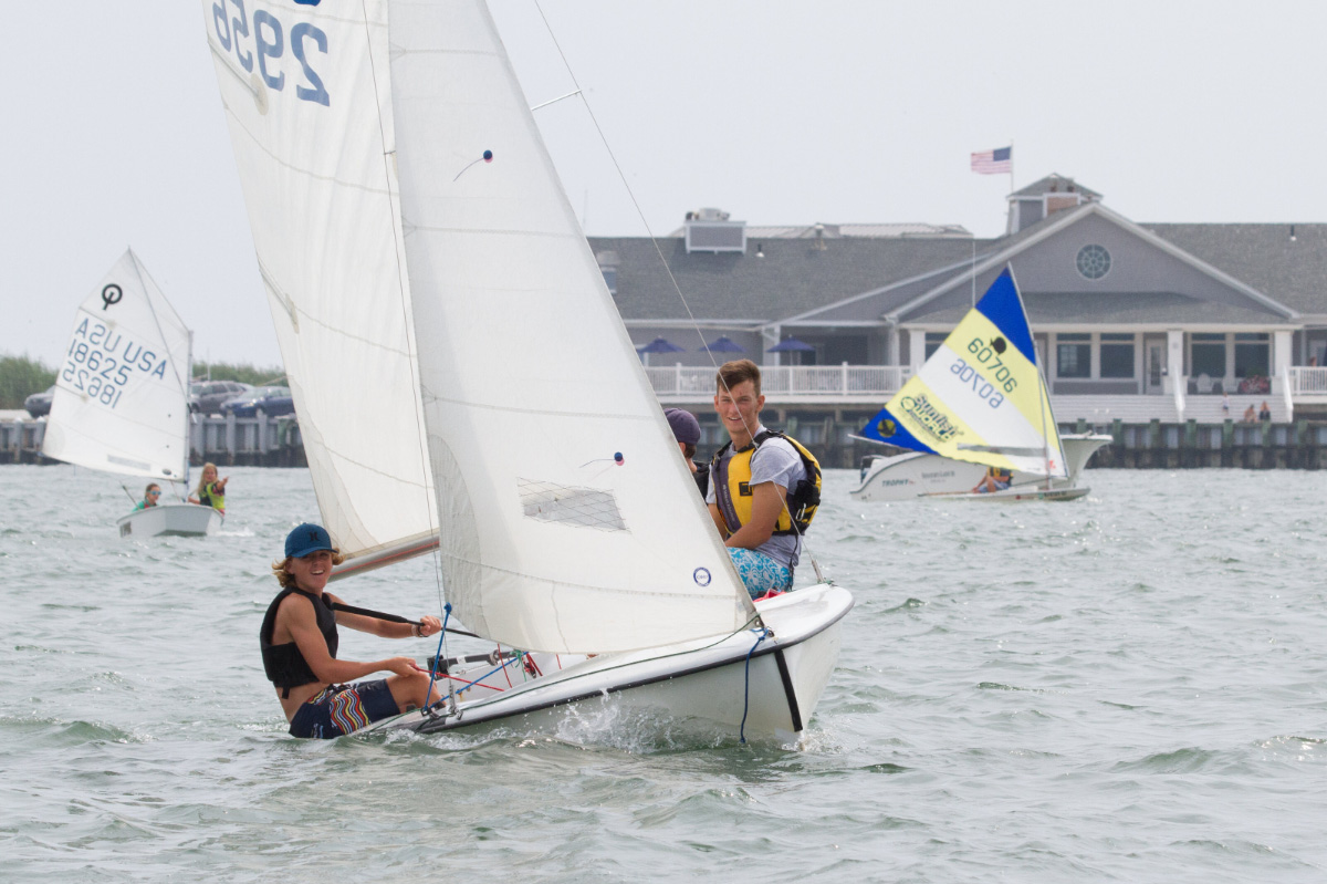 sailing-race-teenagers-water-sports-JUNIOR-SAILING-Avalon-Yacht-Club