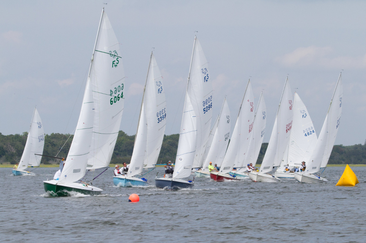 sailboat-regatta-race-around-the-buoy-ADULT-SAILING-Avalon-Yacht-Club